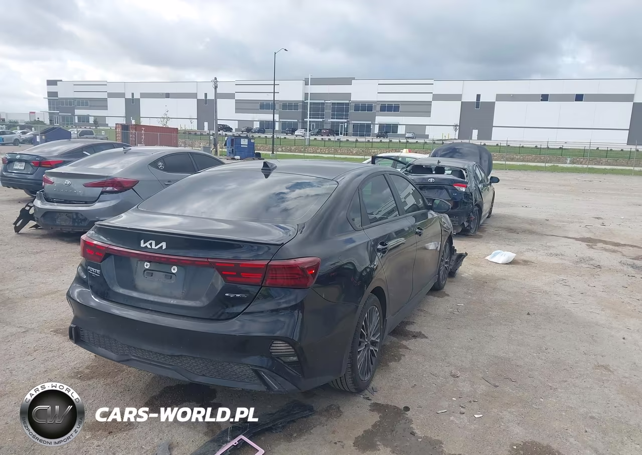 2024 Kia Forte Gt-Line VIN:3KPF54AD9RE796109 - 4