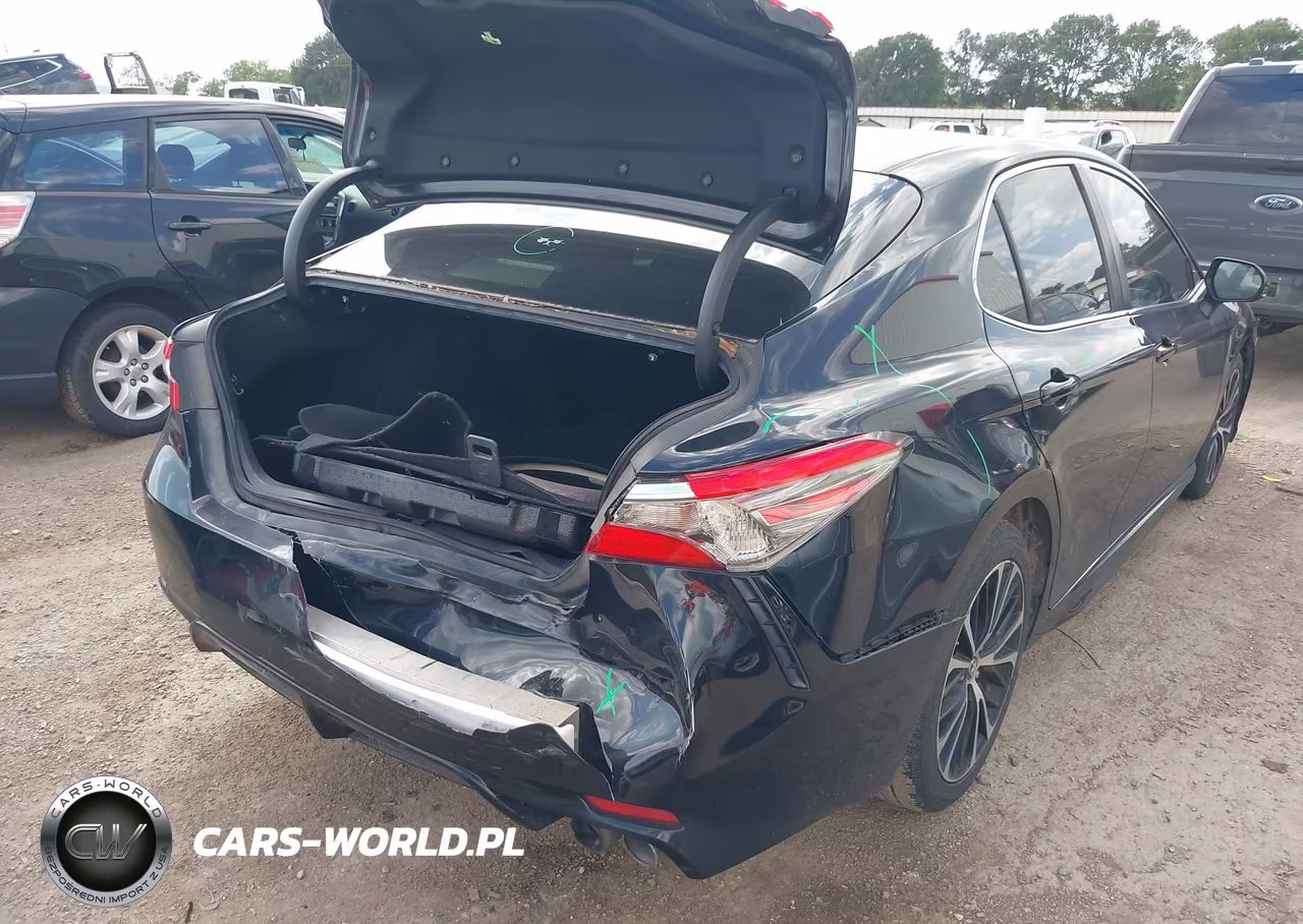 2018 Toyota Camry Se VIN:JTNB11HK4J3015033 - 4