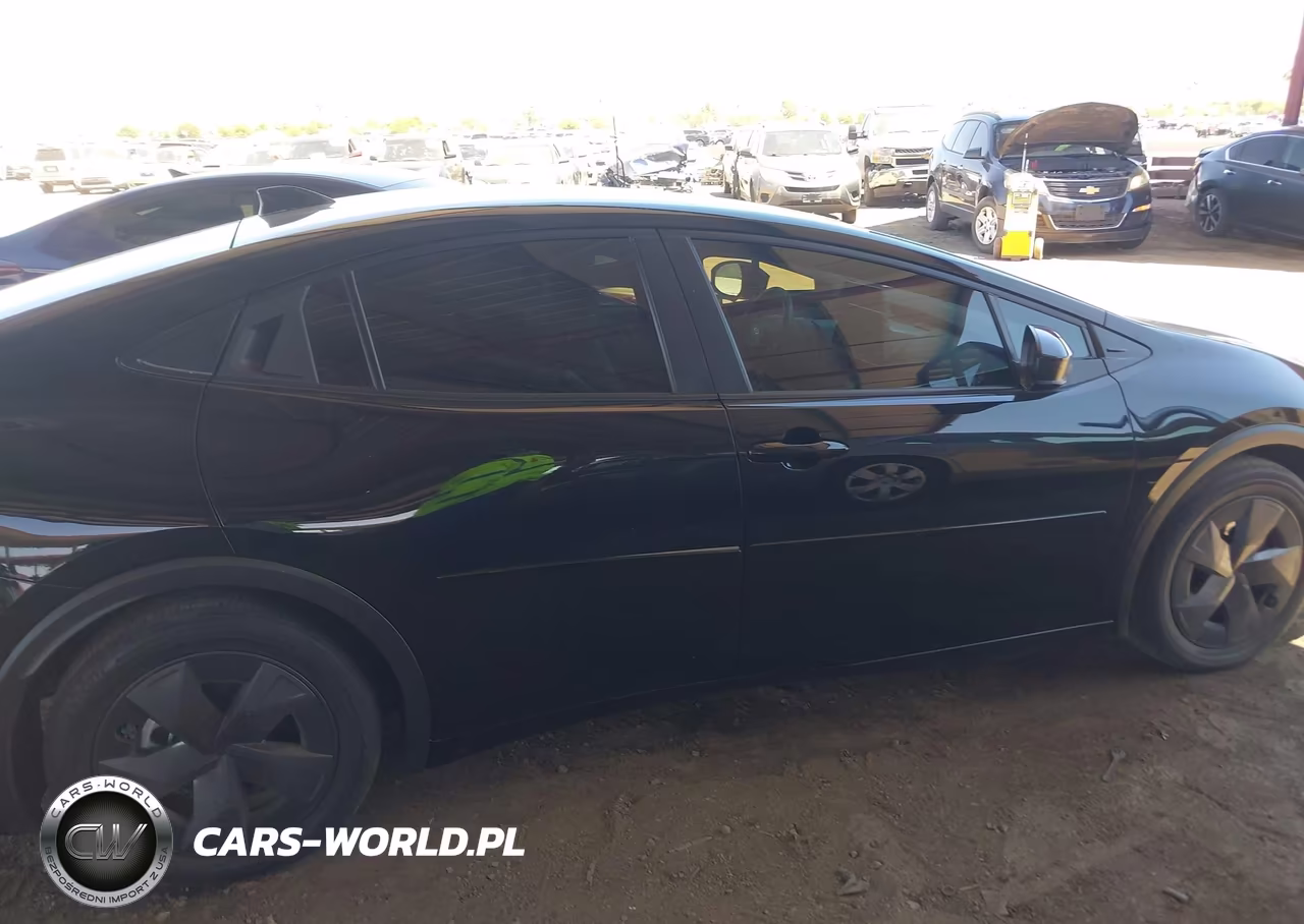2024 Toyota Prius Le VIN:JTDACAAU4R3044503 - 13