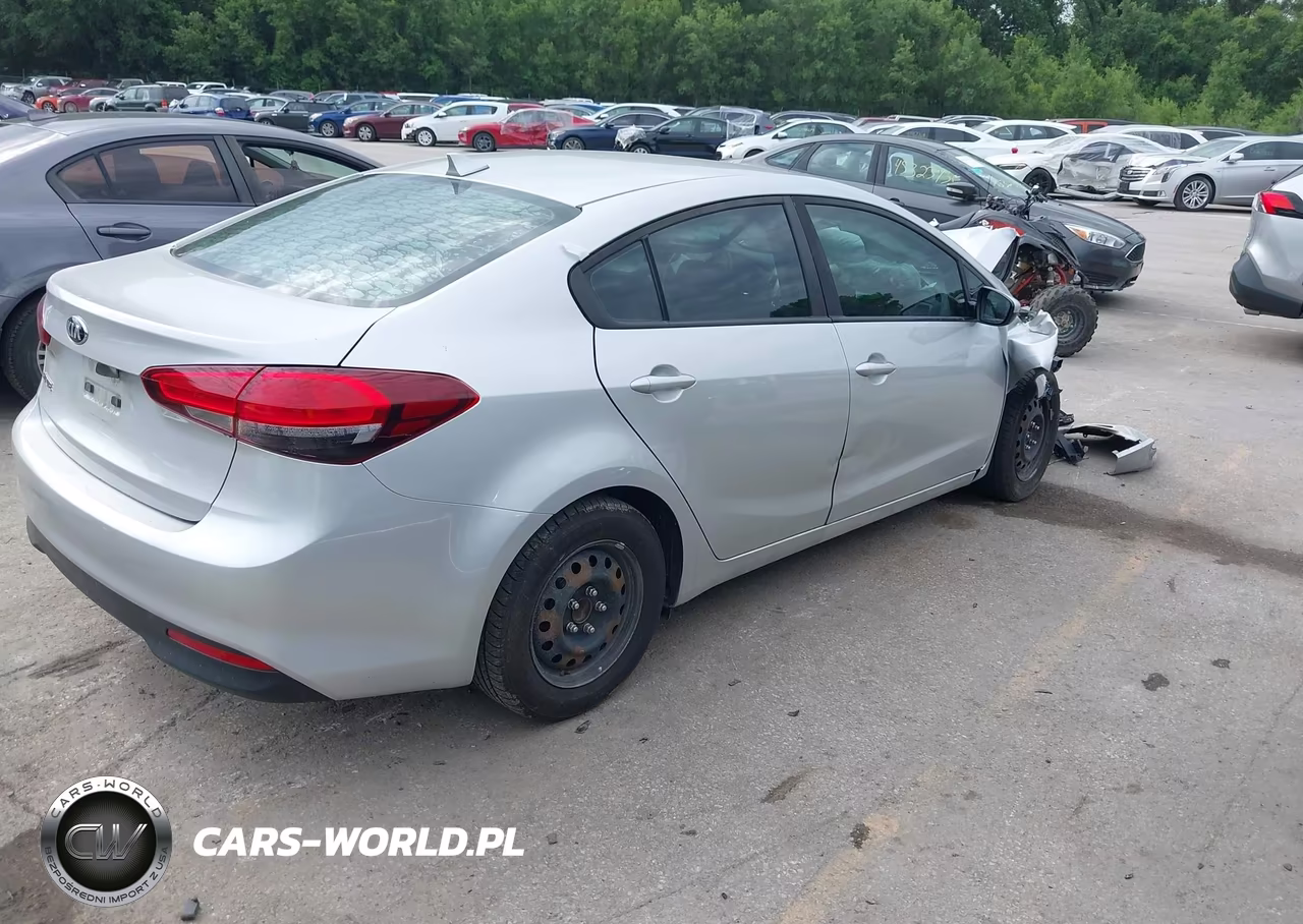 2018 Kia Forte Lx VIN:3KPFK4A76JE219223 - 4