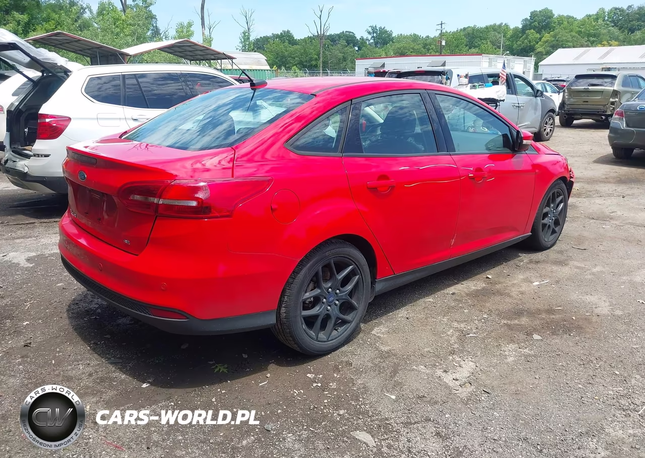 2016 Ford Focus Se VIN:1FADP3F23GL219802 - 4