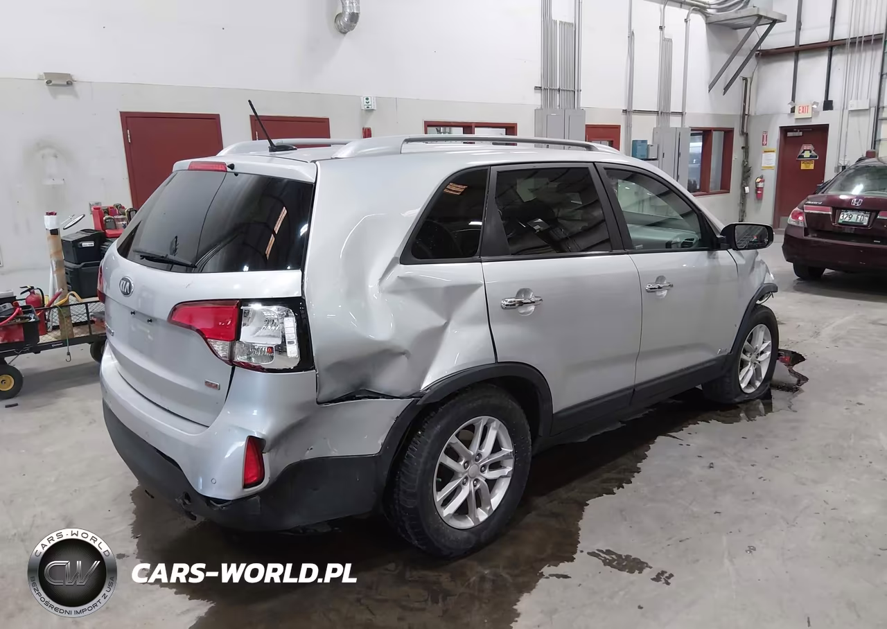 2014 Kia Sorento Lx VIN:5XYKTCA63EG483845 - 4