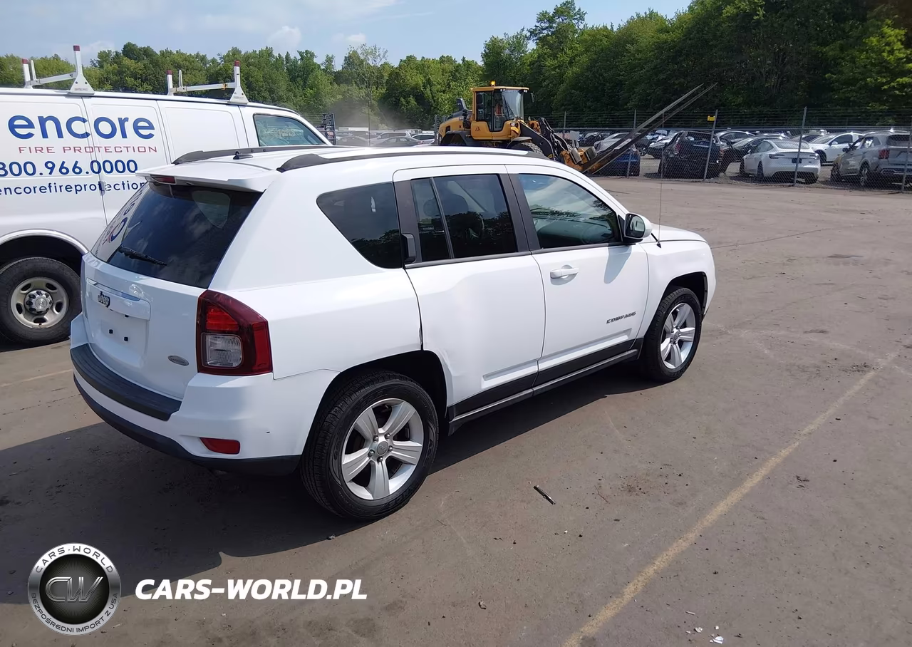 2014 Jeep Compass Latitude VIN:1C4NJCEA8ED509615 - 4