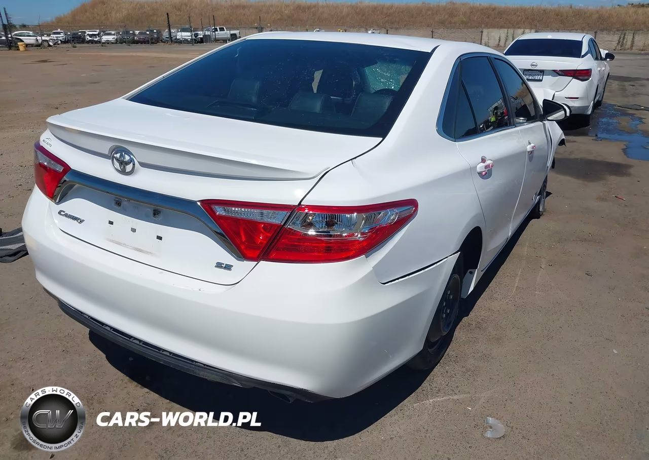 2015 Toyota Camry Se VIN:4T1BF1FK7FU085888 - 4