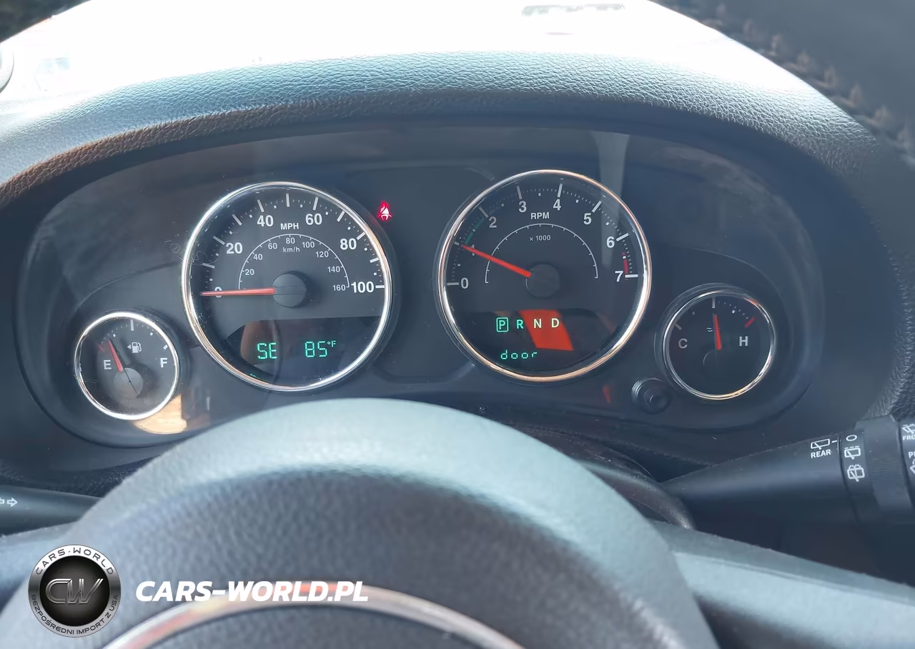 2013 Jeep Wrangler Unlimited Sport VIN:1C4BJWDG6DL529652 - 7