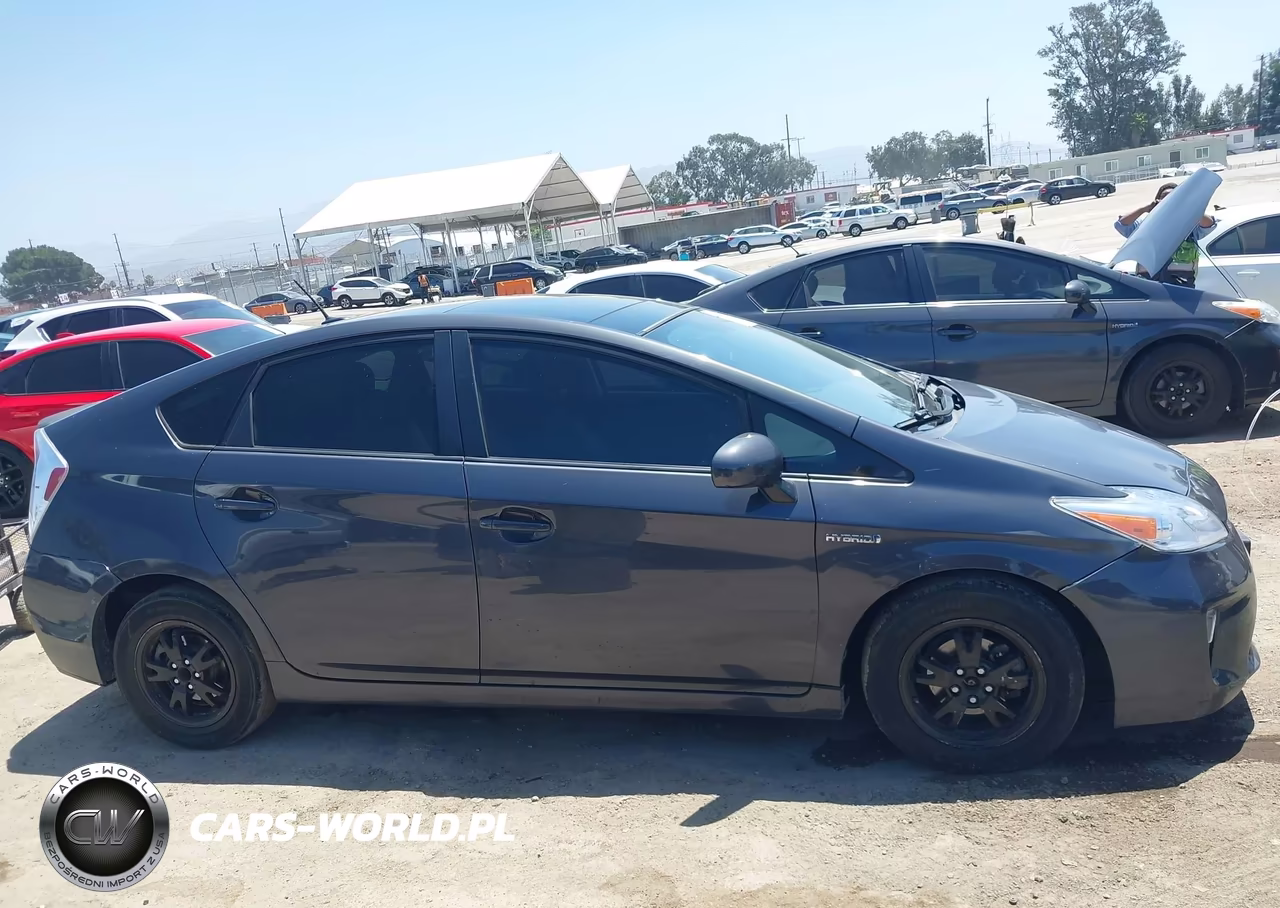 2013 Toyota Prius Four VIN:JTDKN3DUXD1621528 - 13