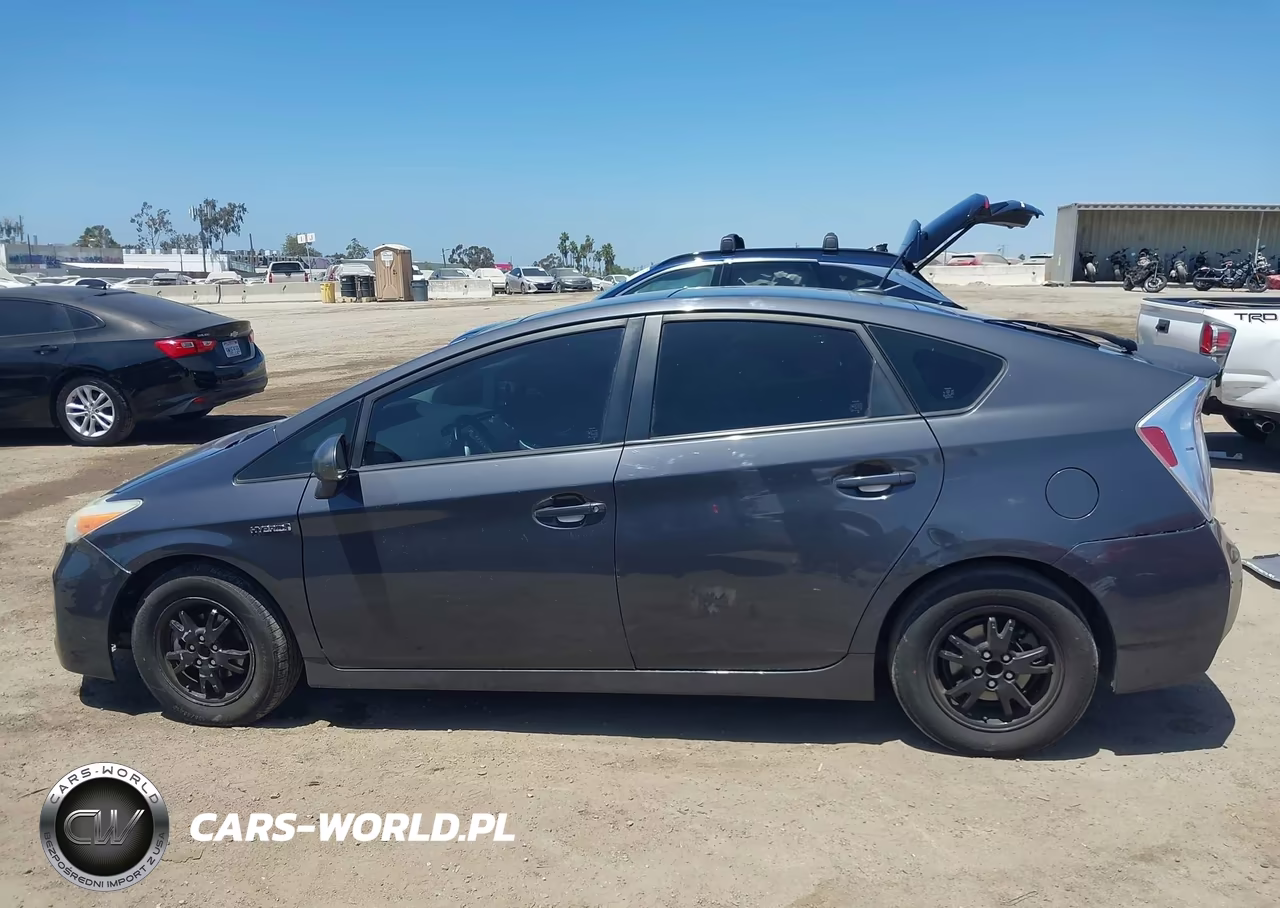 2013 Toyota Prius Four VIN:JTDKN3DUXD1621528 - 14