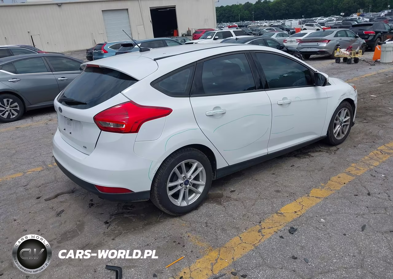 2017 Ford Focus Se VIN:1FADP3K25HL336272 - 4