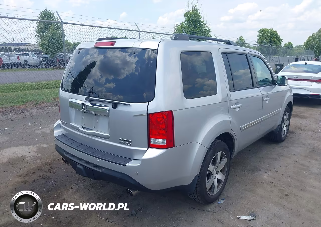 2015 Honda Pilot Touring VIN:5FNYF4H91FB055210 - 4