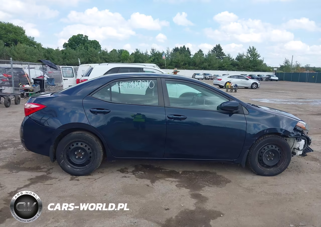 2018 Toyota Corolla Le VIN:2T1BURHEXJC009023 - 13