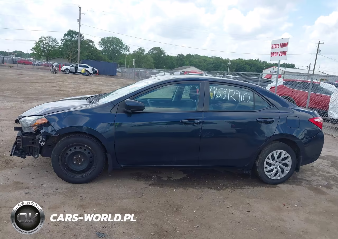 2018 Toyota Corolla Le VIN:2T1BURHEXJC009023 - 14