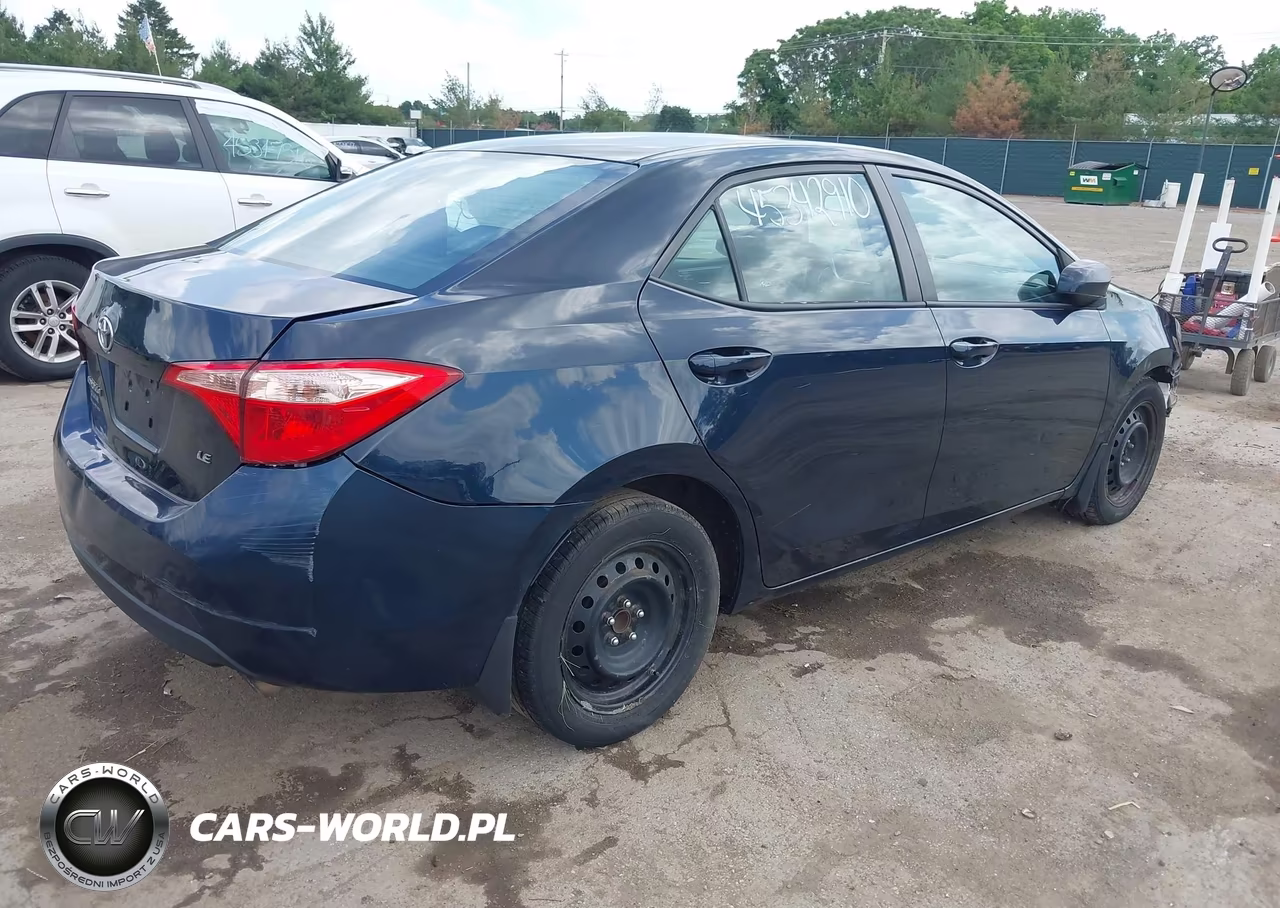 2018 Toyota Corolla Le VIN:2T1BURHEXJC009023 - 4