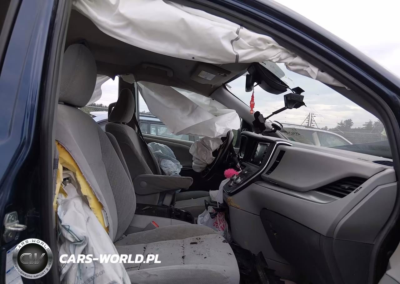 2019 Toyota Sienna Le 7 Passenger VIN:5TDJZ3DC8KS220468 - 5