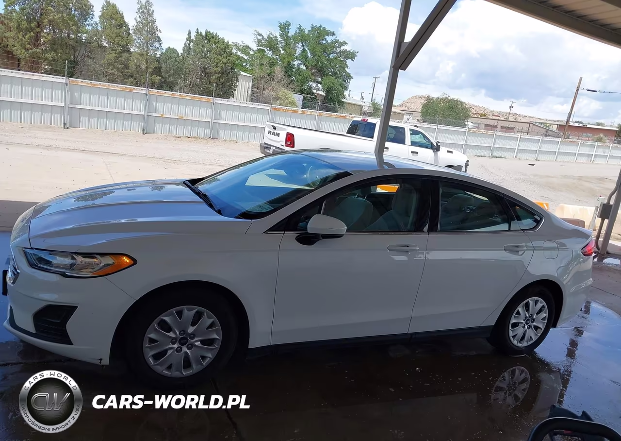 2020 Ford Fusion S VIN:3FA6P0G71LR201568 - 14