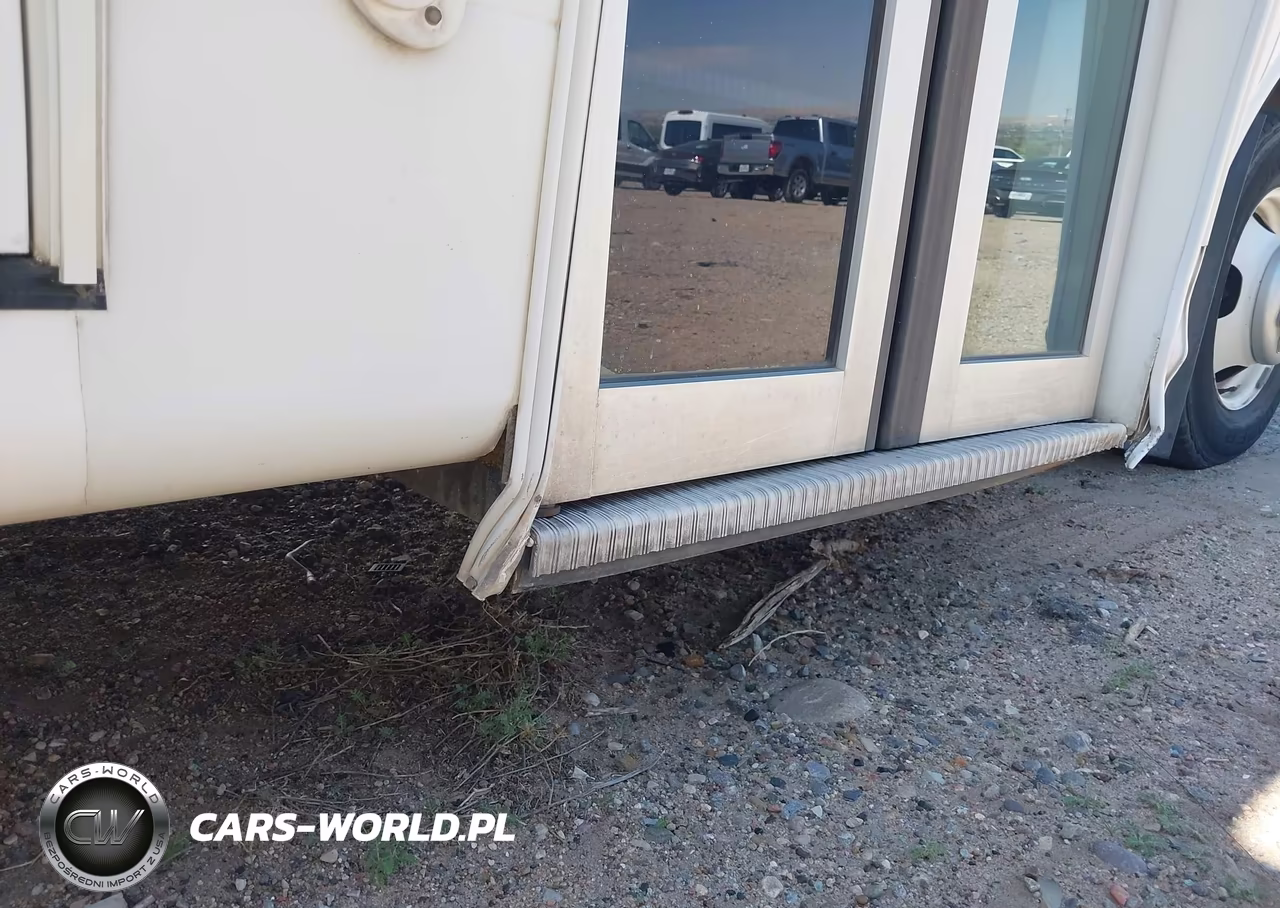 2016 Chevrolet Express Cutaway 3500 Diesel VIN:1GB3GRBL3G1230662 - 14