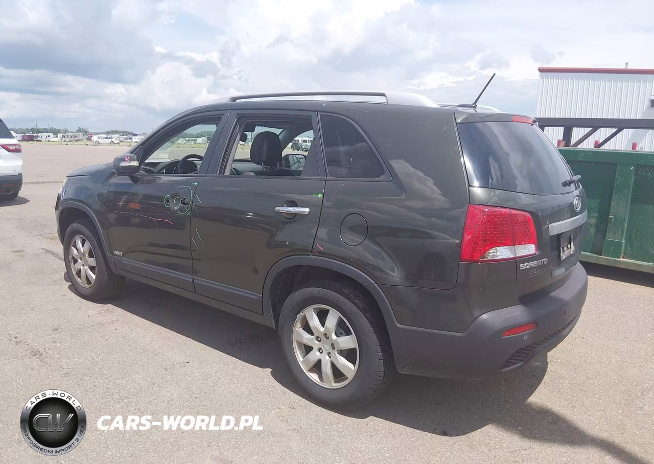 2011 Kia Sorento Lx VIN:5XYKTCA13BG141845 - 3