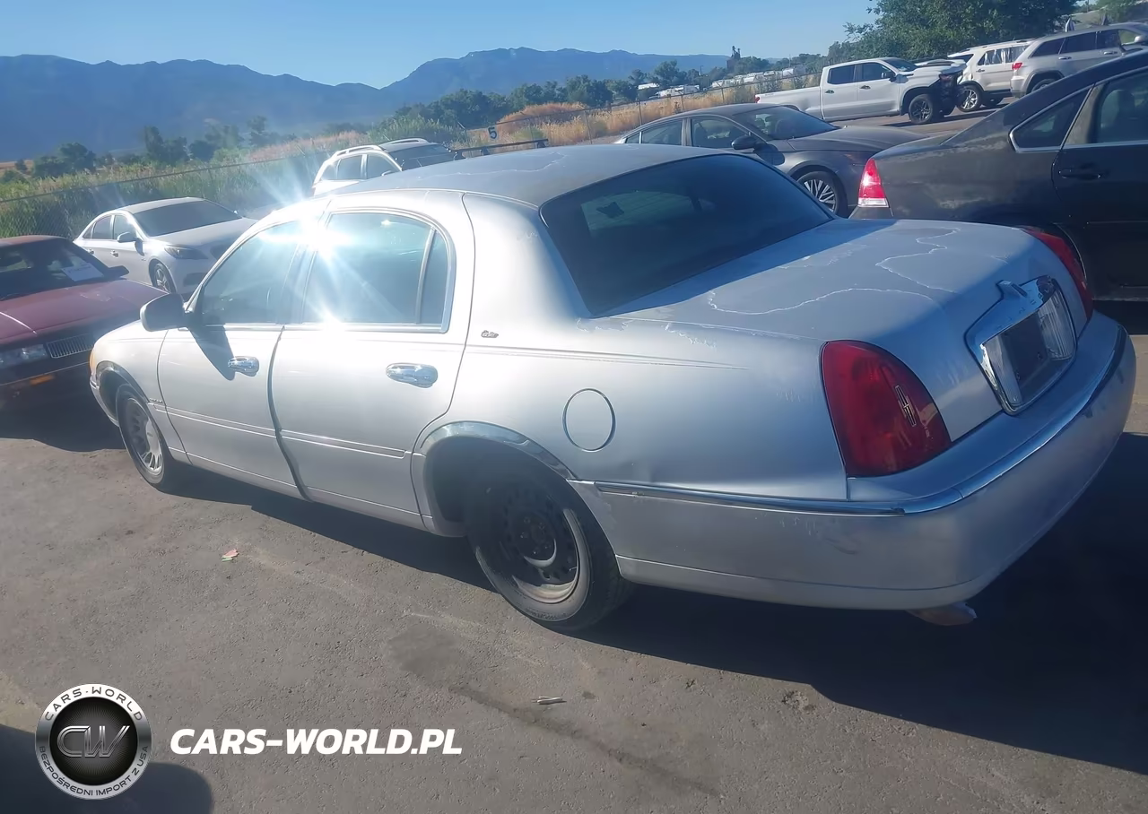 1999 Lincoln Town Car Cartier VIN:1LNHM83W3XY641673 - 3