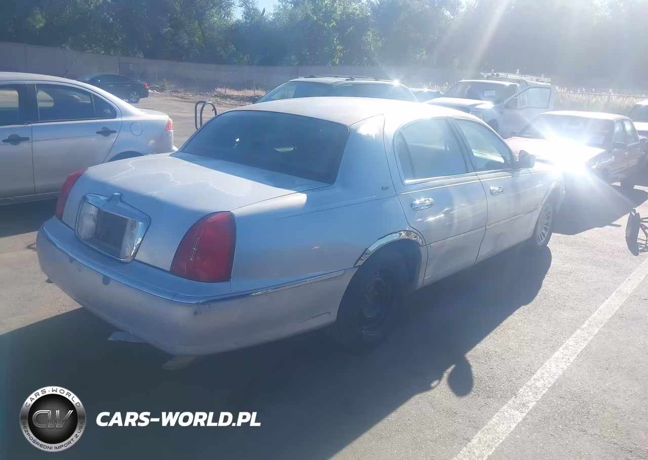 1999 Lincoln Town Car Cartier VIN:1LNHM83W3XY641673 - 4