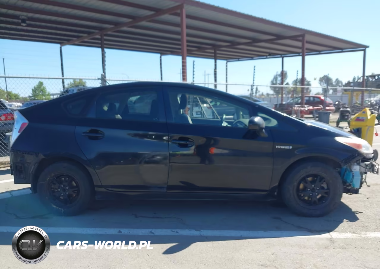 2013 Toyota Prius Two VIN:JTDKN3DU1D5578299 - 14