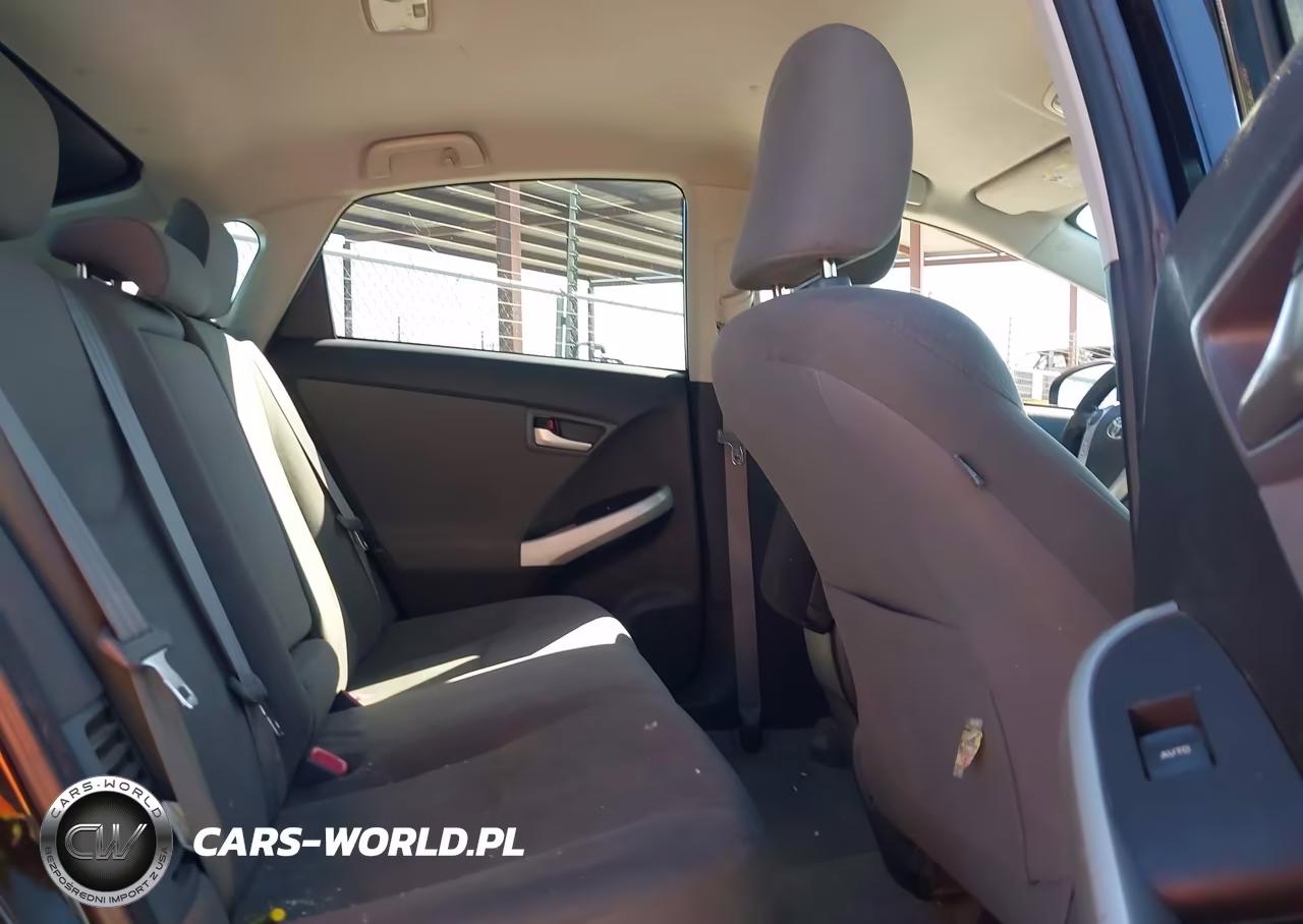 2013 Toyota Prius Two VIN:JTDKN3DU1D5578299 - 8
