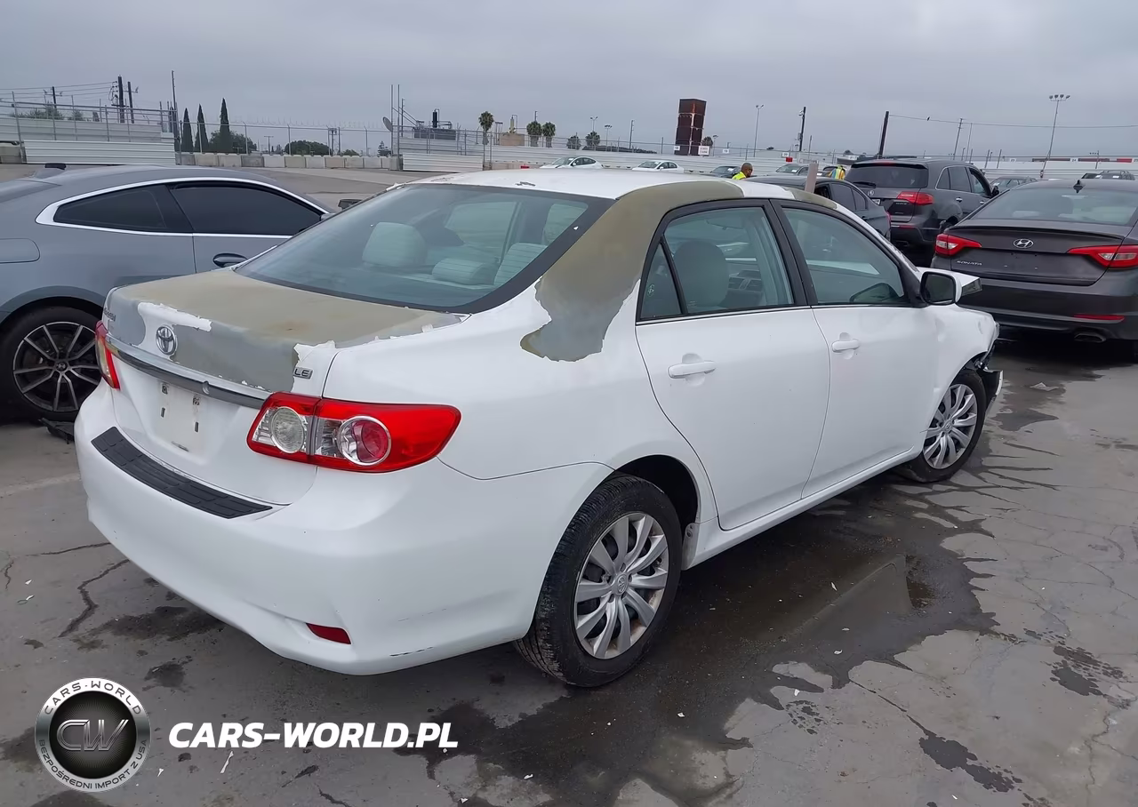 2013 Toyota Corolla Le VIN:5YFBU4EE6DP104805 - 4