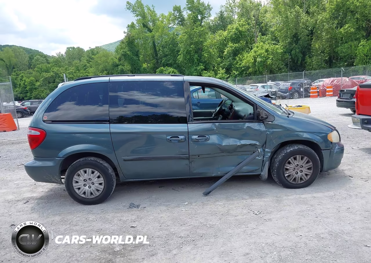 2006 Chrysler Town & Country VIN:1A4GP45R86B710747 - 13