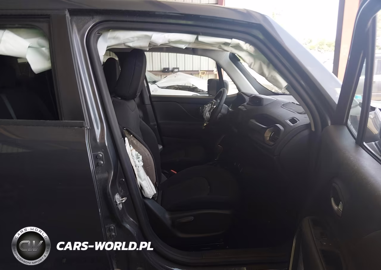 2023 Jeep Renegade Latitude 4X4 VIN:ZACNJDB13PPP16165 - 5