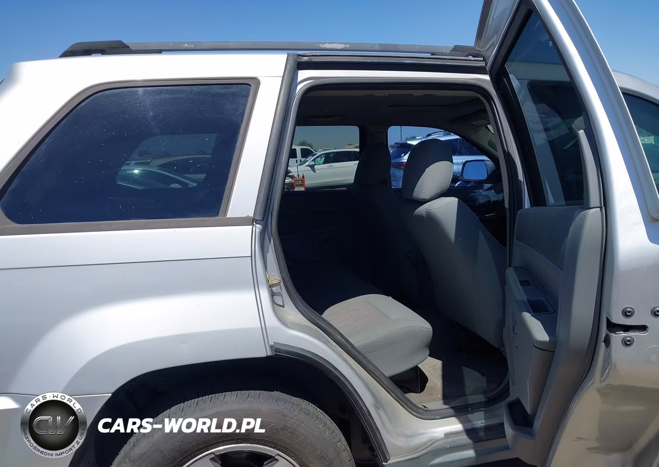 2007 Jeep Grand Cherokee Laredo VIN:1J8GS48K97C645947 - 8
