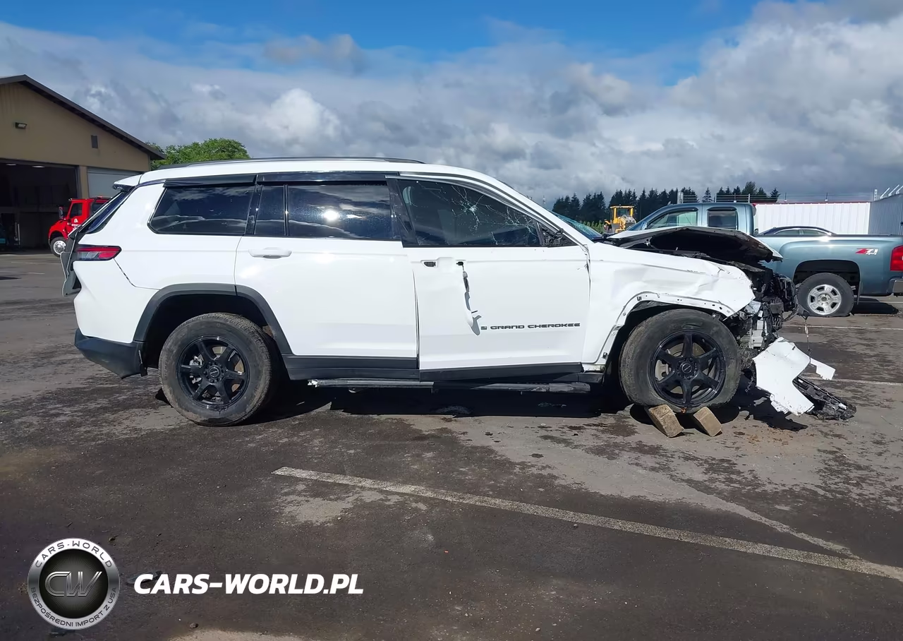 2023 Jeep Grand Cherokee L Laredo 4X4 VIN:1C4RJKAG6P8793828 - 13