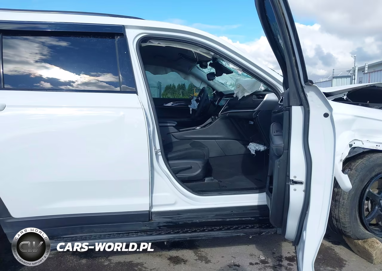 2023 Jeep Grand Cherokee L Laredo 4X4 VIN:1C4RJKAG6P8793828 - 5