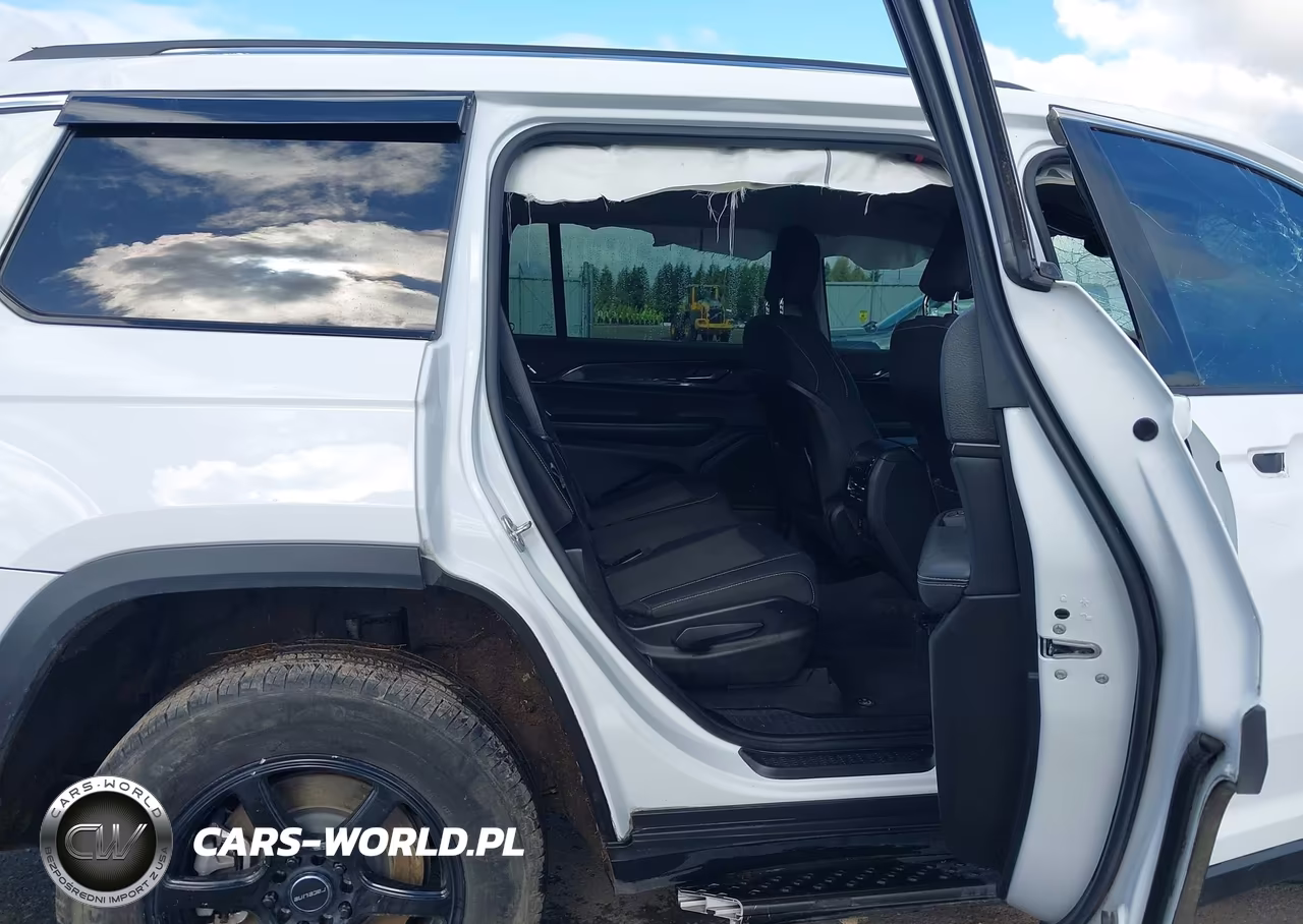 2023 Jeep Grand Cherokee L Laredo 4X4 VIN:1C4RJKAG6P8793828 - 8