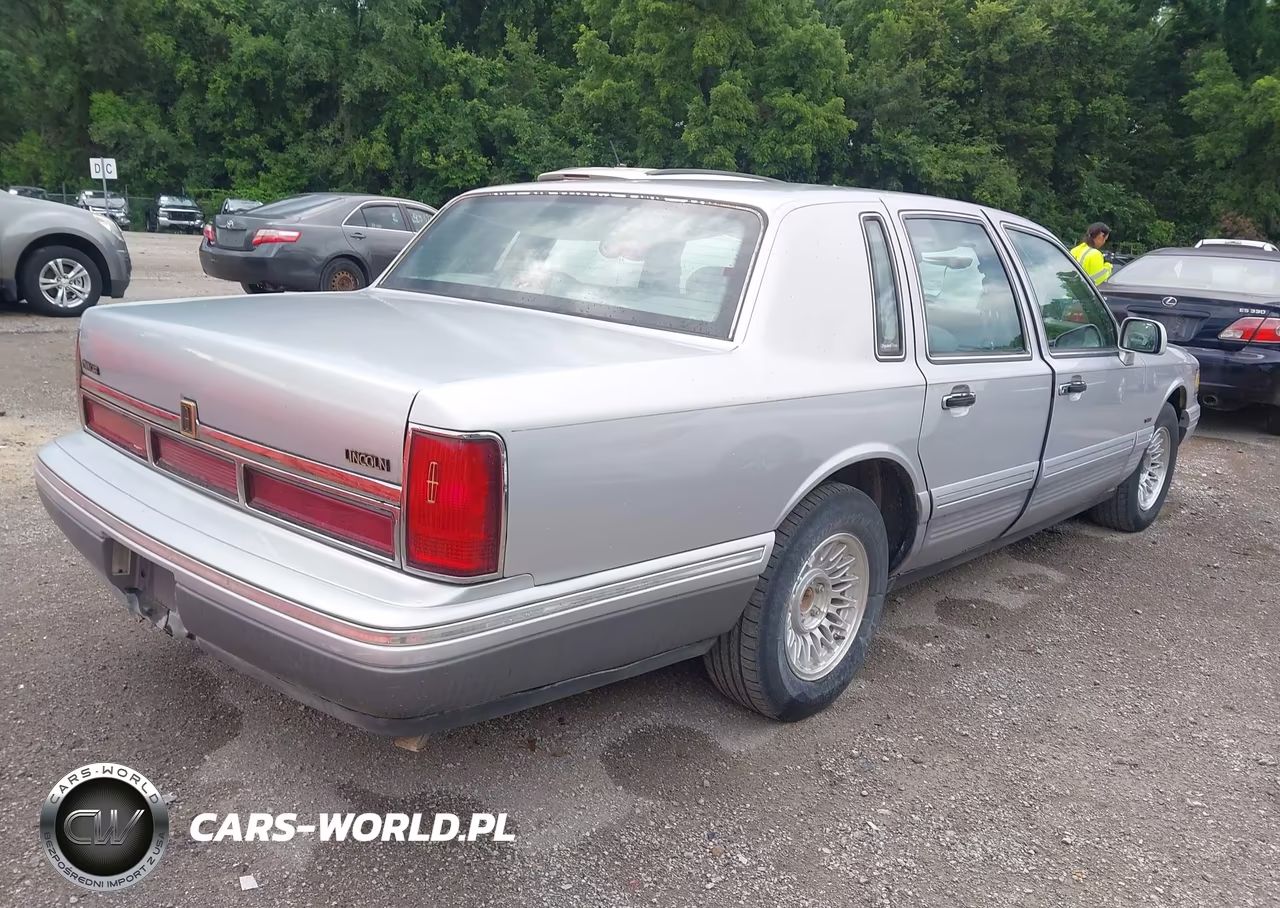 1995 Lincoln Town Car Signature-Spinnaker VIN:1LNLM82W5SY689096 - 4