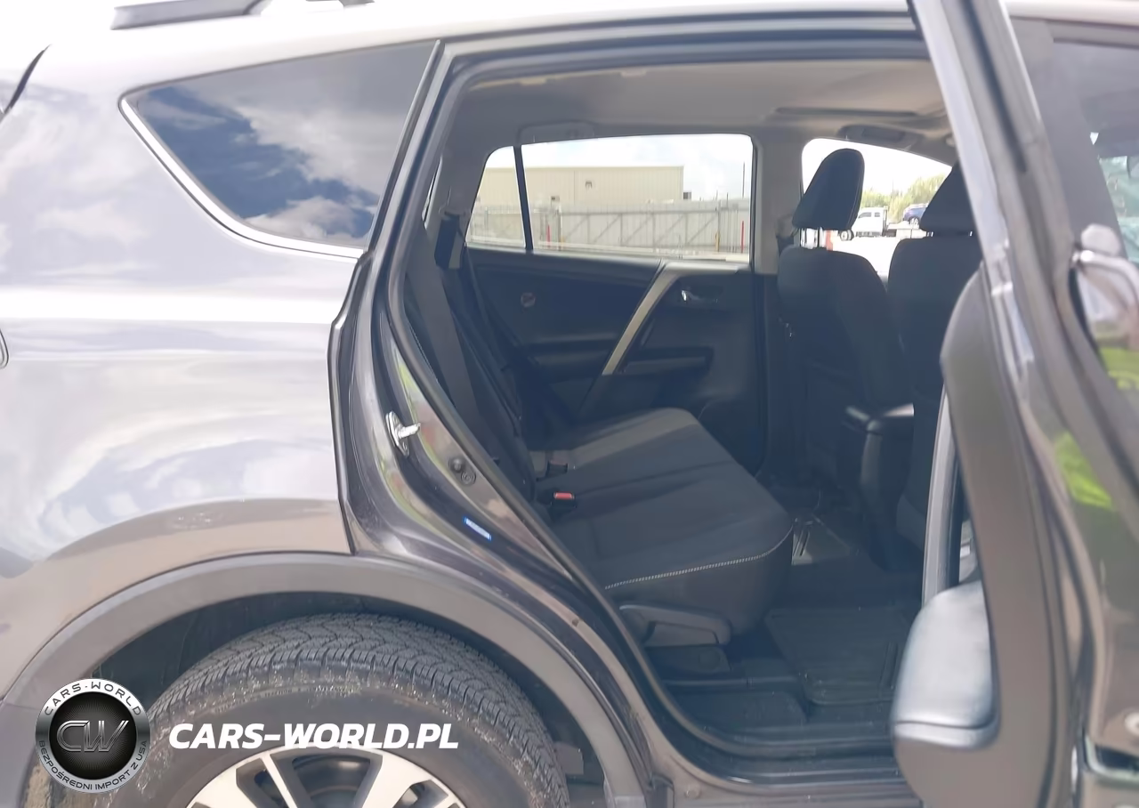 2018 Toyota Rav4 Xle VIN:2T3WFREV0JW432246 - 8