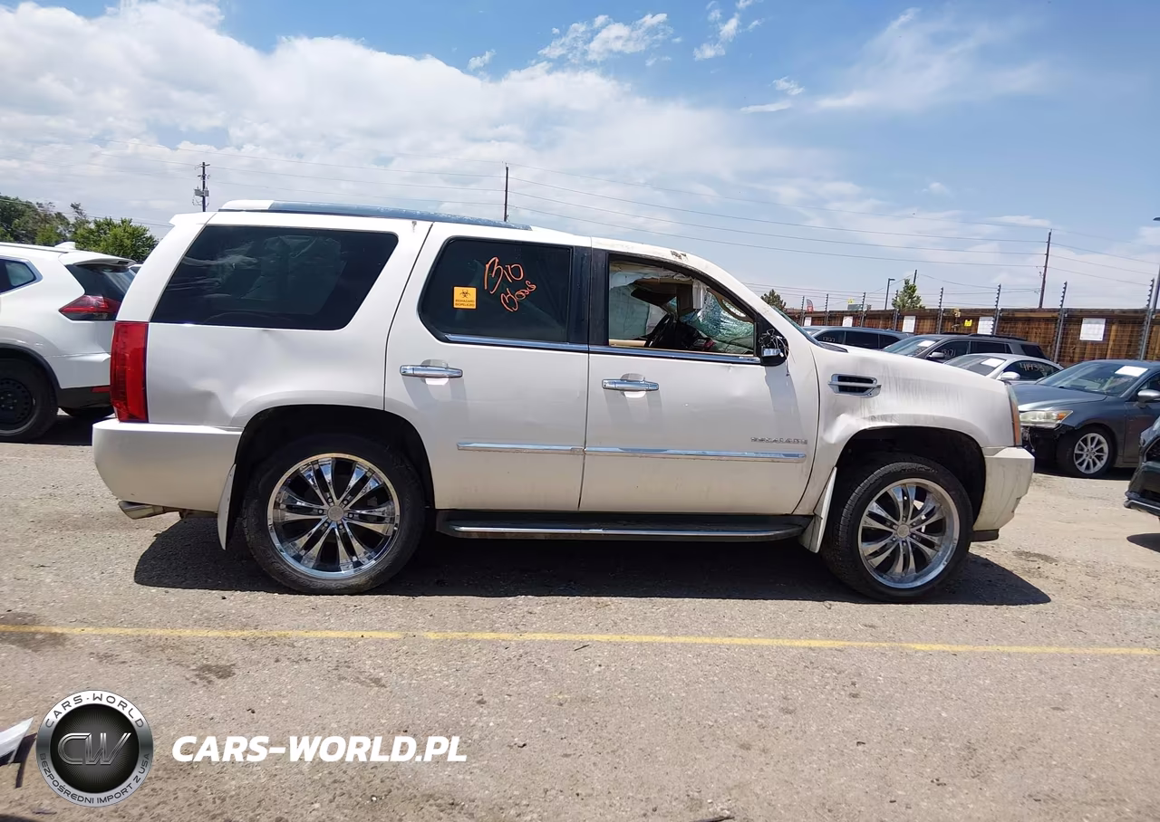2011 Cadillac Escalade Luxury VIN:1GYS3BEF2BR111635 - 13