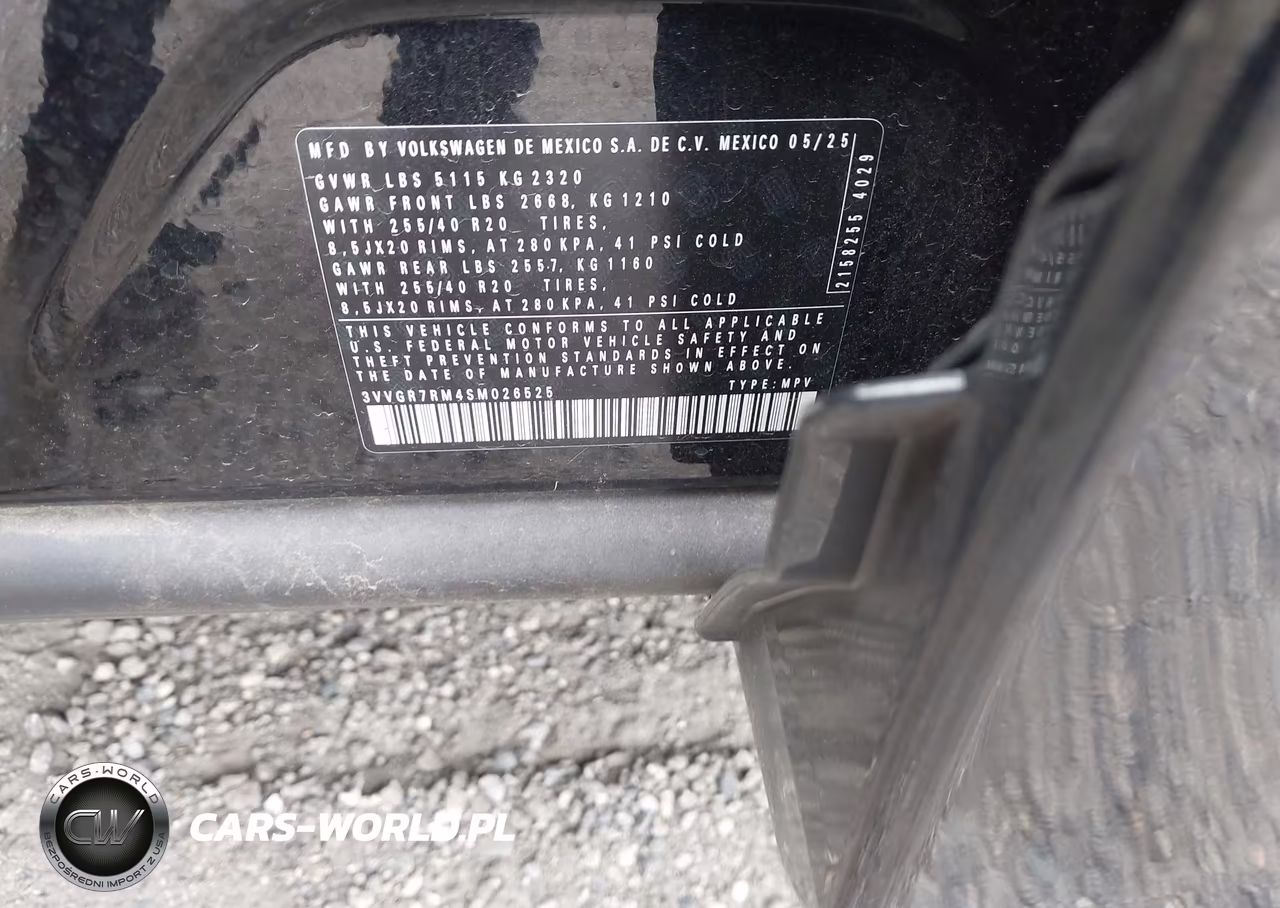 2025 Volkswagen Tiguan 2.0T Se R-Line Black VIN:3VVGR7RM4SM026525 - 9
