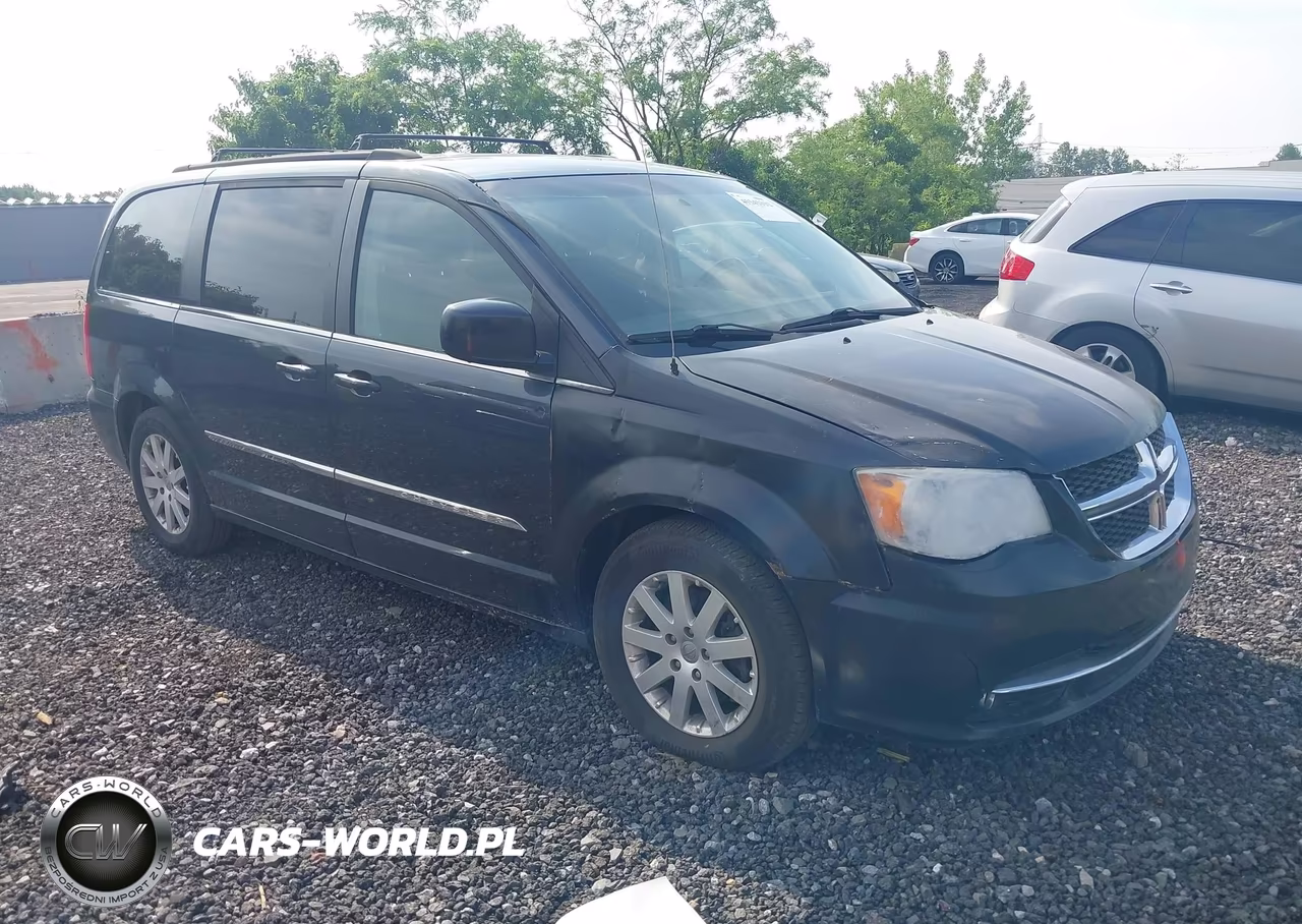 2013 Chrysler Town & Country Touring – zdjęcie 1 z 11