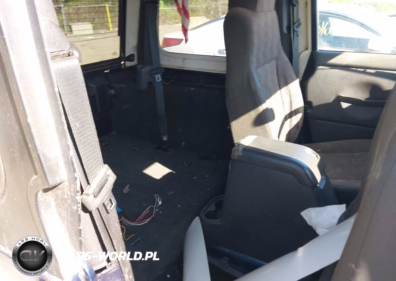 2005 Jeep Wrangler Sport VIN:1J4FA49S35P348080 - 8