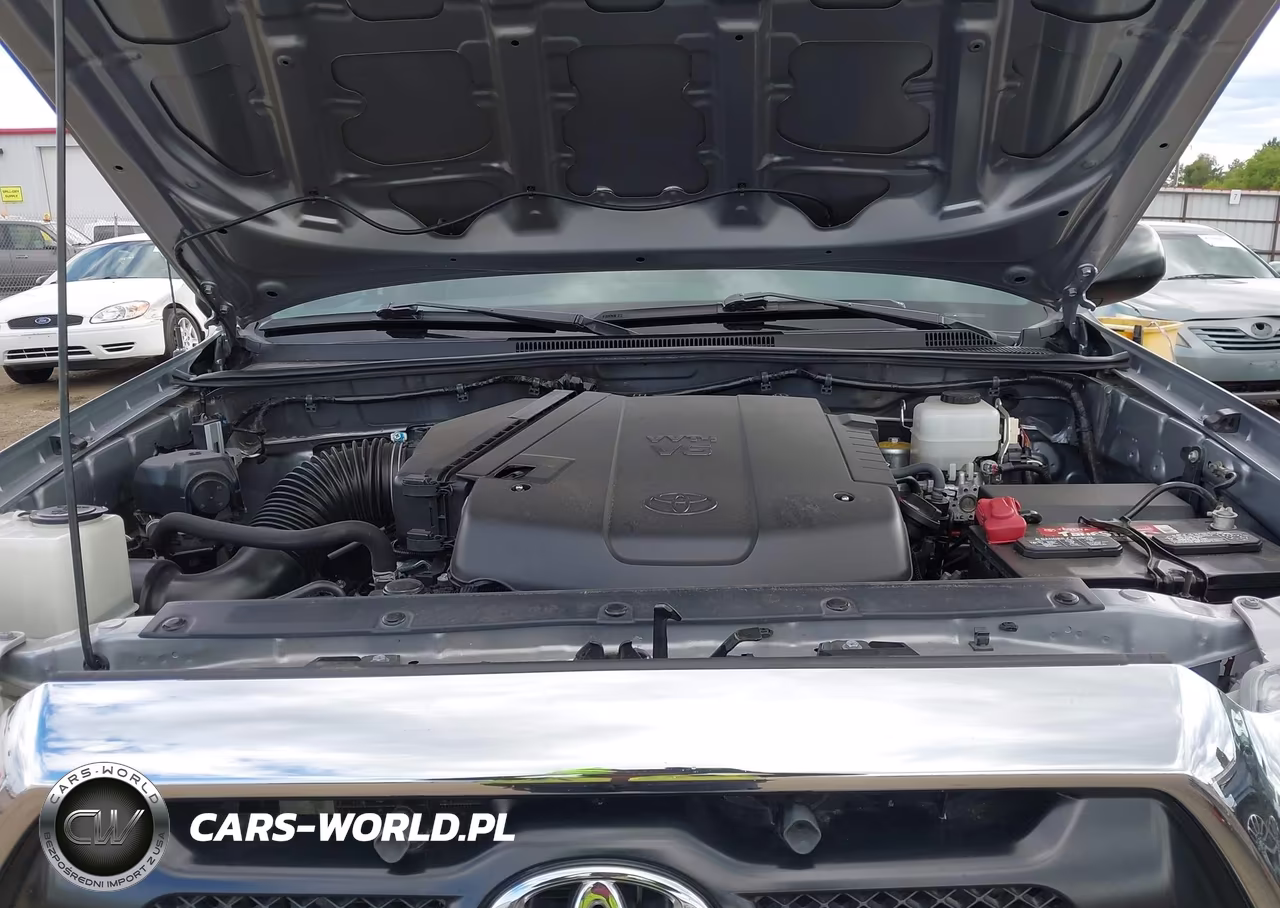 2015 Toyota Tacoma Base V6 VIN:3TMLU4EN5FM184371 - 10