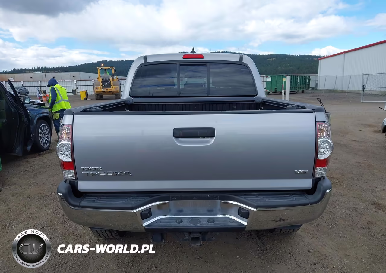 2015 Toyota Tacoma Base V6 VIN:3TMLU4EN5FM184371 - 16