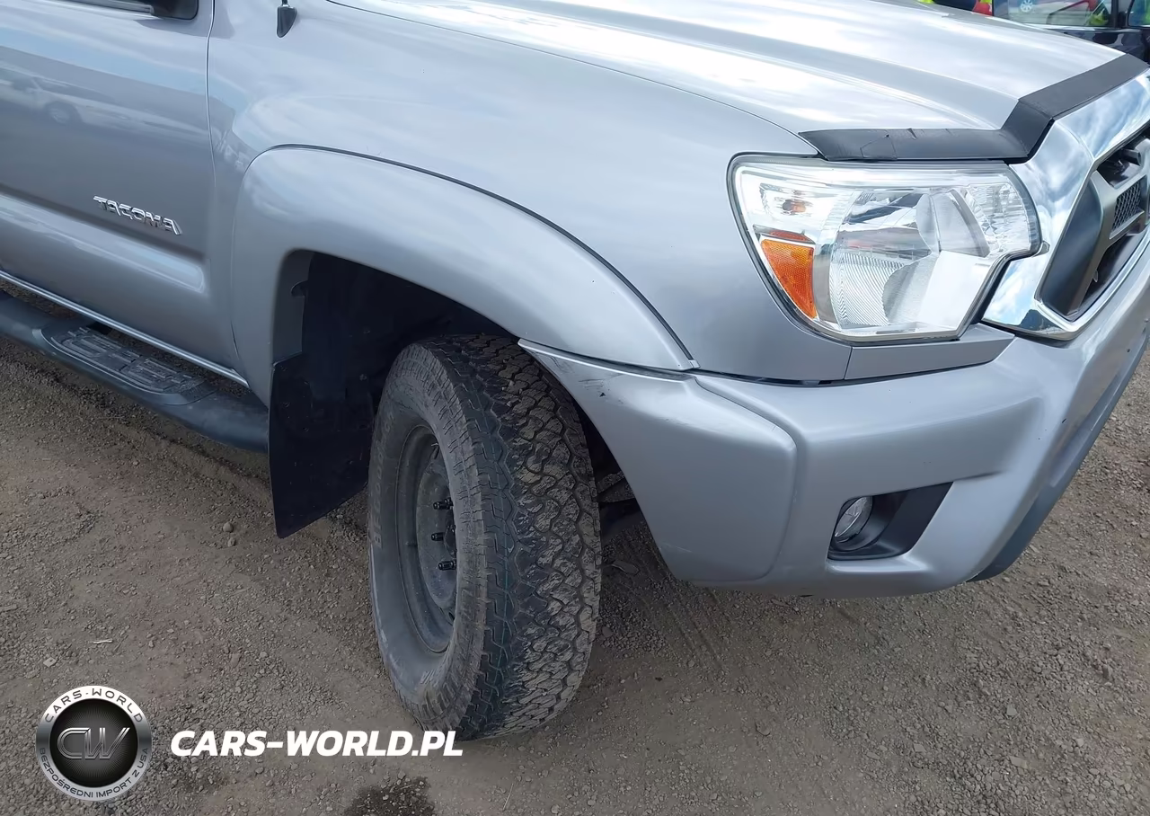 2015 Toyota Tacoma Base V6 VIN:3TMLU4EN5FM184371 - 17