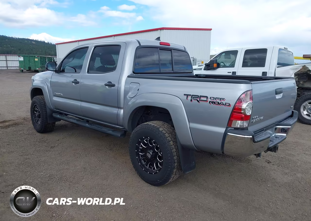 2015 Toyota Tacoma Base V6 VIN:3TMLU4EN5FM184371 - 3