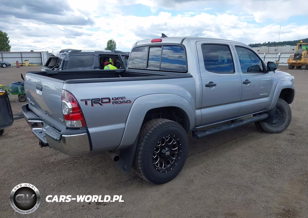 2015 Toyota Tacoma Base V6 VIN:3TMLU4EN5FM184371 - 4
