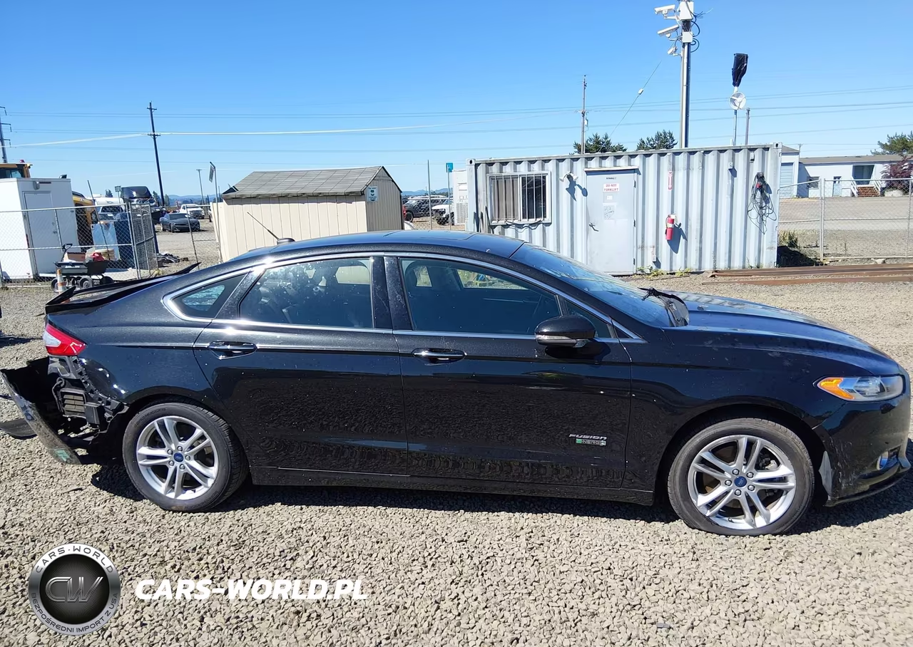 2015 Ford Fusion Energi Titanium VIN:3FA6P0SU1FR281455 - 14