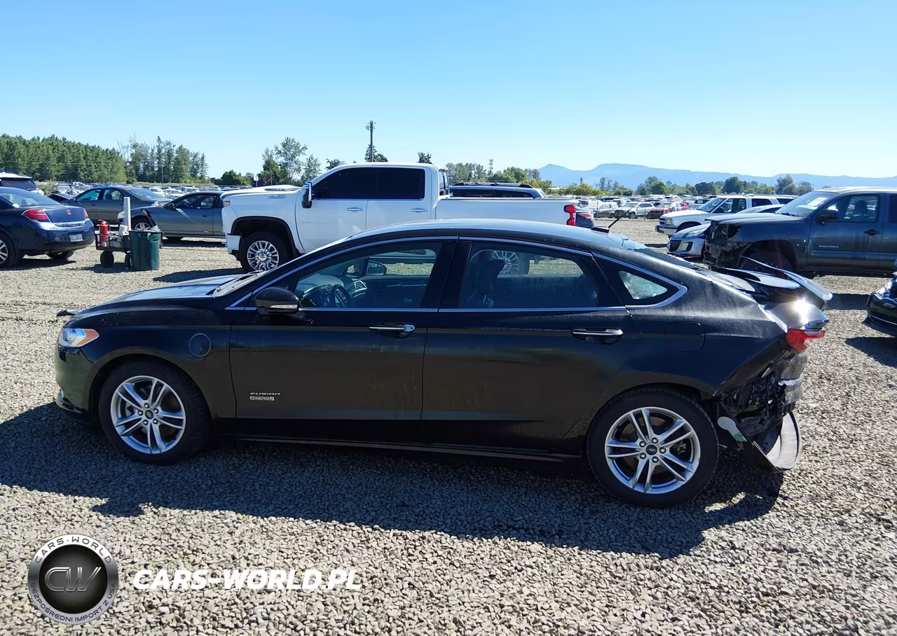 2015 Ford Fusion Energi Titanium VIN:3FA6P0SU1FR281455 - 15