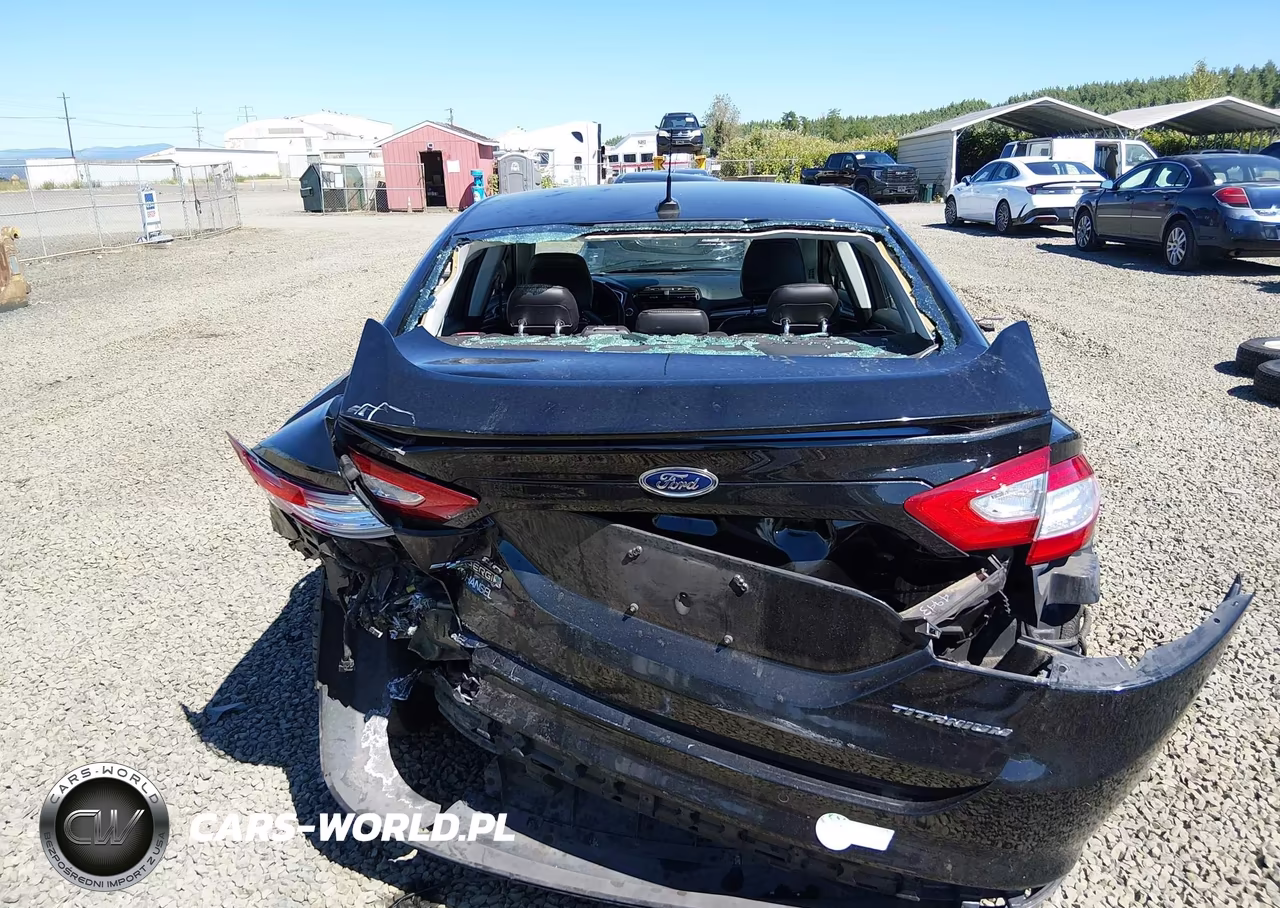 2015 Ford Fusion Energi Titanium VIN:3FA6P0SU1FR281455 - 17
