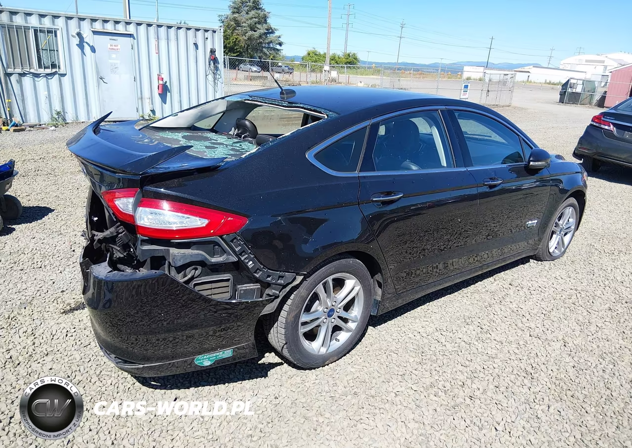 2015 Ford Fusion Energi Titanium VIN:3FA6P0SU1FR281455 - 4