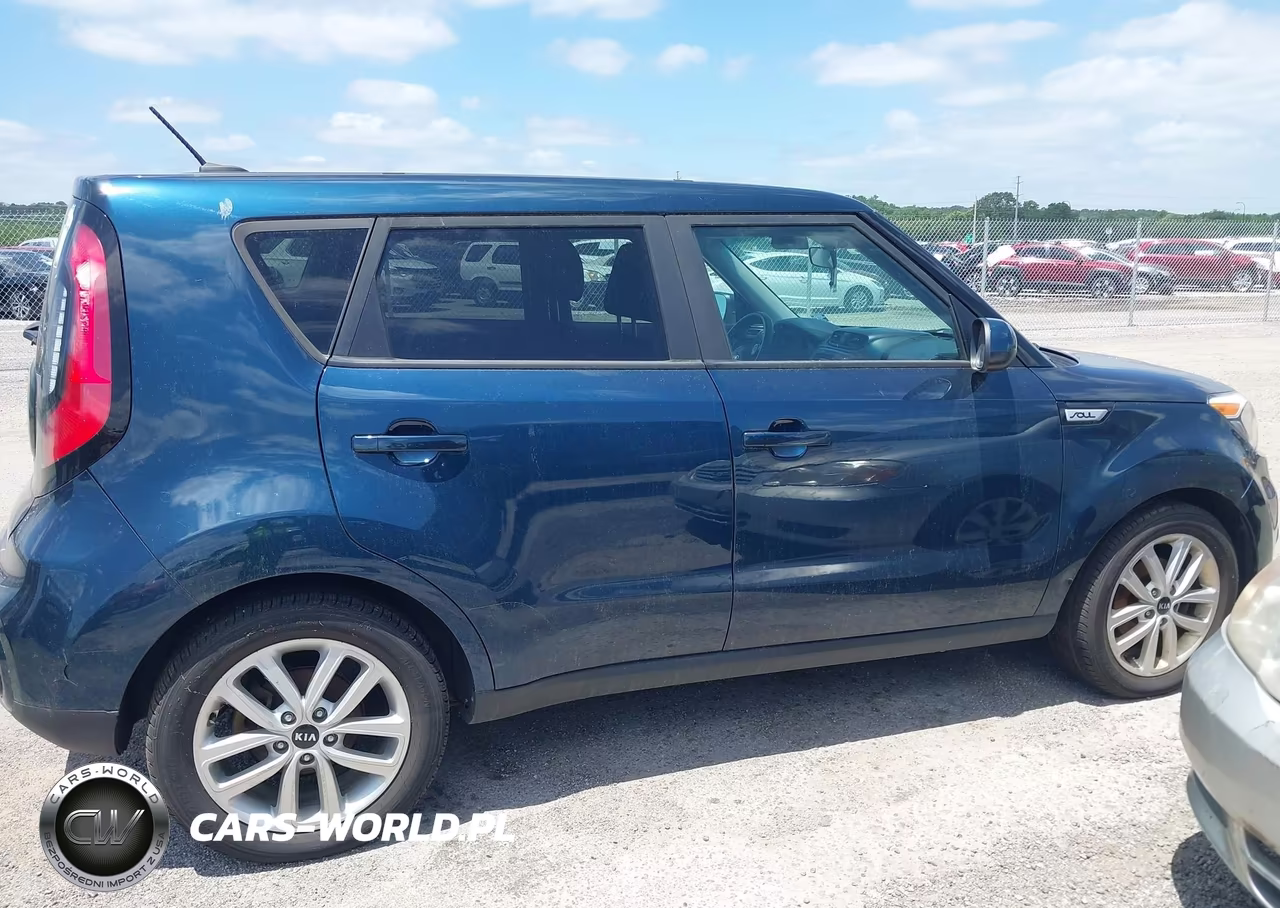 2018 Kia Soul + VIN:KNDJP3A50J7596246 - 13