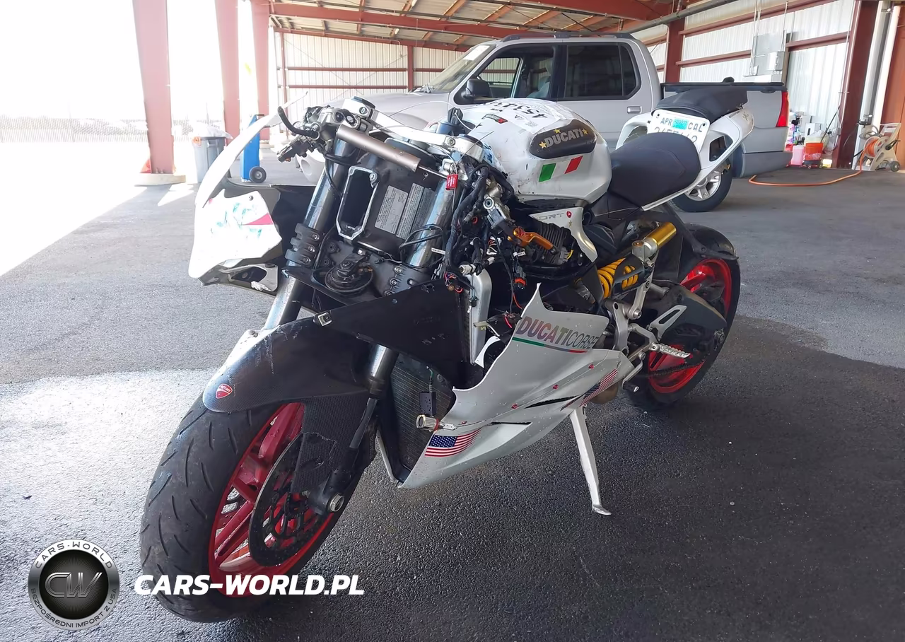 2015 Ducati Superbike 899 Panigale VIN:ZDM14BUWXFB024939 - 2