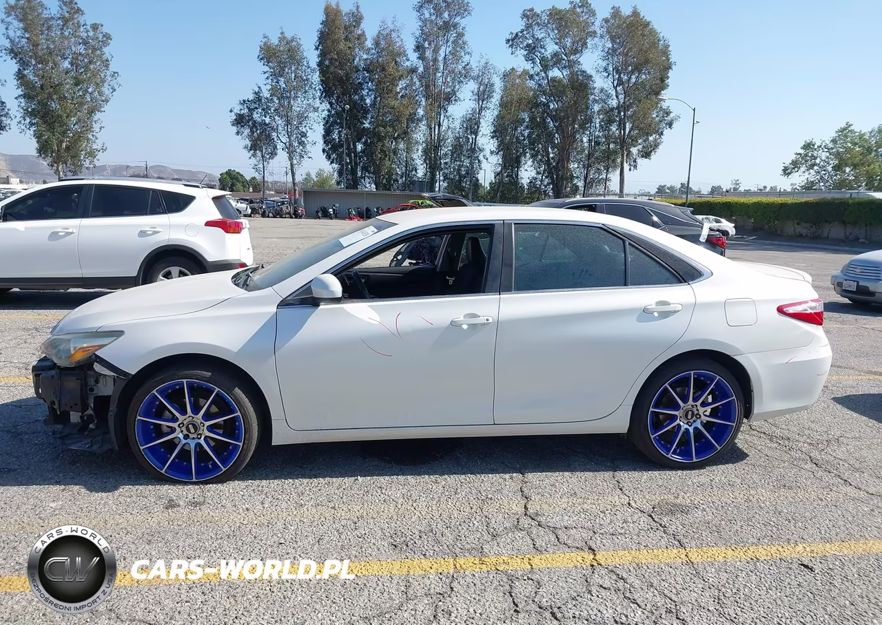 2015 Toyota Camry Se VIN:4T1BF1FK3FU111547 - 15