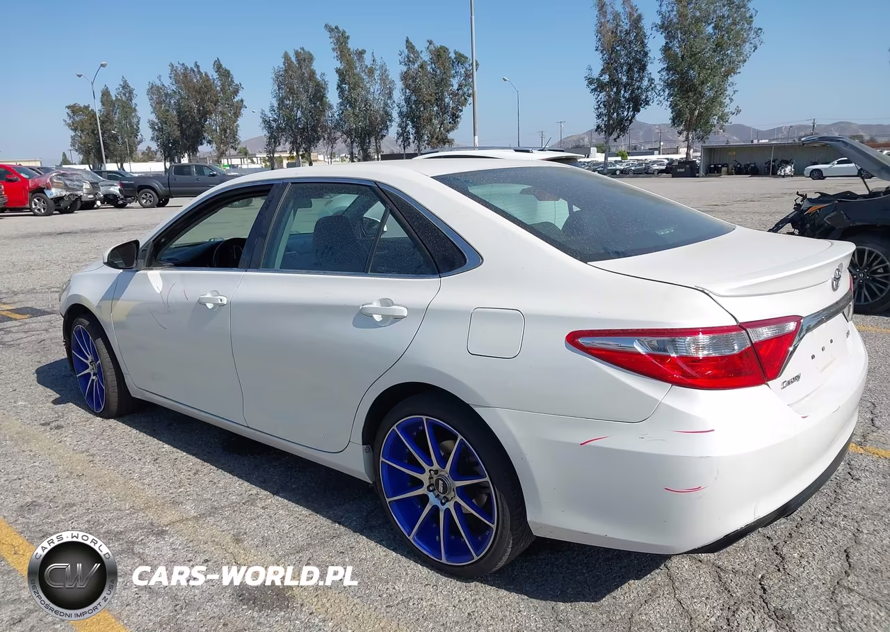 2015 Toyota Camry Se VIN:4T1BF1FK3FU111547 - 3